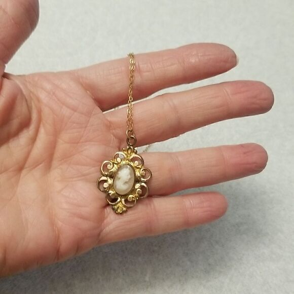 Vintage cameo pendent with 12k gold chain - Picture 12 of 13